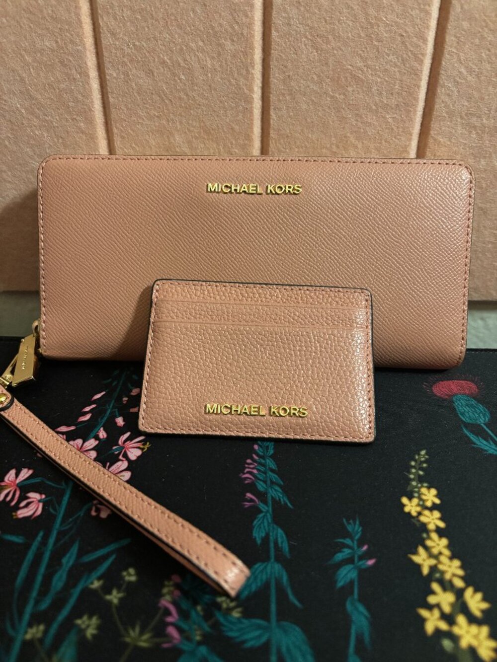 Jet Set Travel Large Leather Continental Wallet - Picture 1 of 3